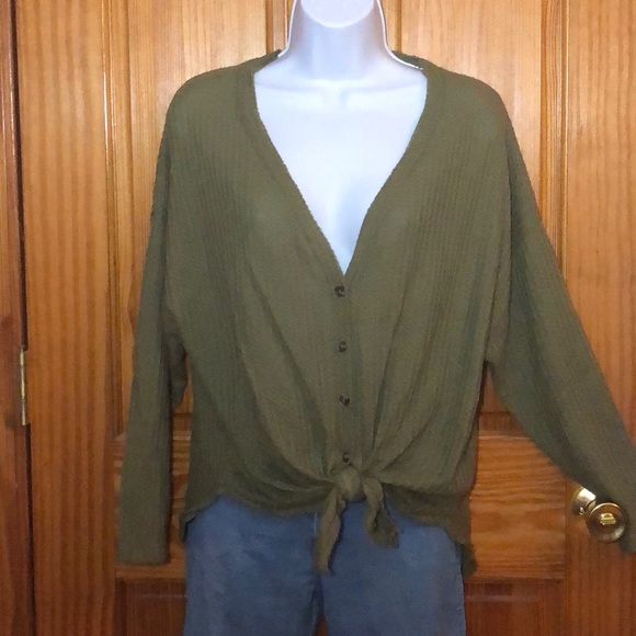 Forever 21 Tops - Green tie-front blouse Forever 21